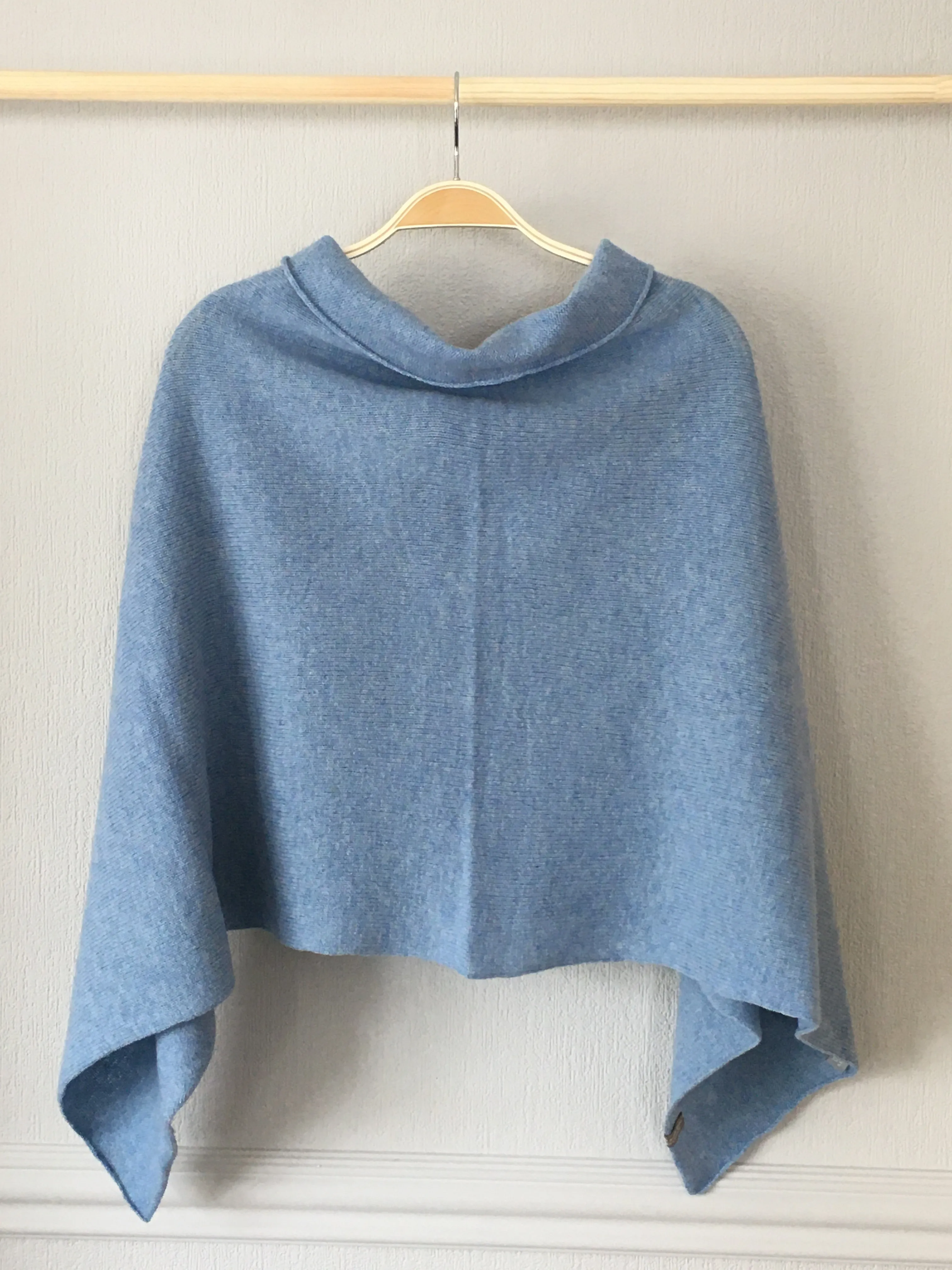 Poncho soft merino lambswool sky blue